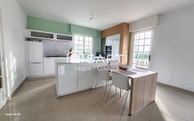 Maison - 230 m² - 9 pièces