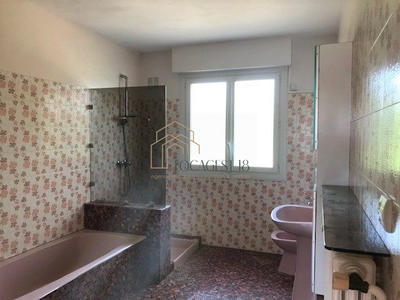 Maison - 205 m² - 7 pièces