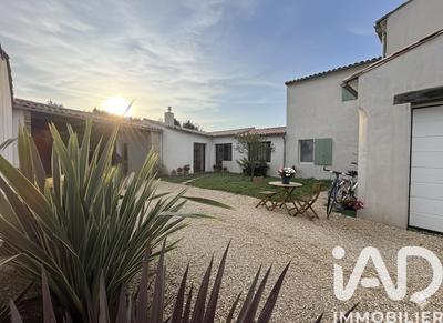 Maison - 140 m² - 5 pièces