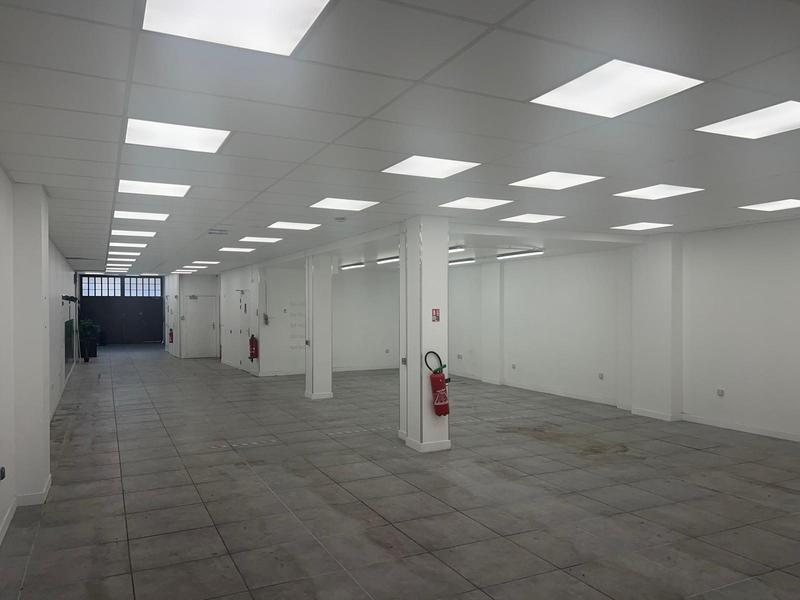 Entrepôt - 580 m²