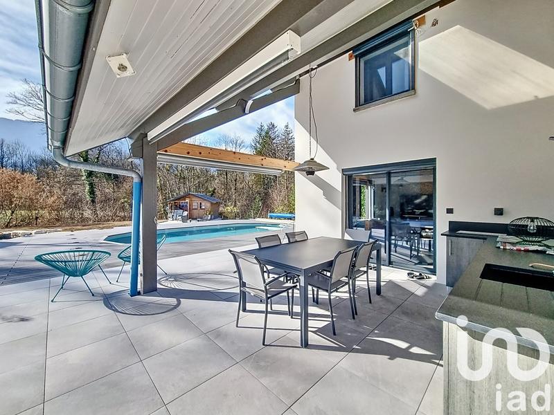 Maison - 198 m² - 9 pièces