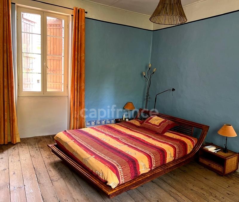 Propriété - 205 m² - 6 pièces