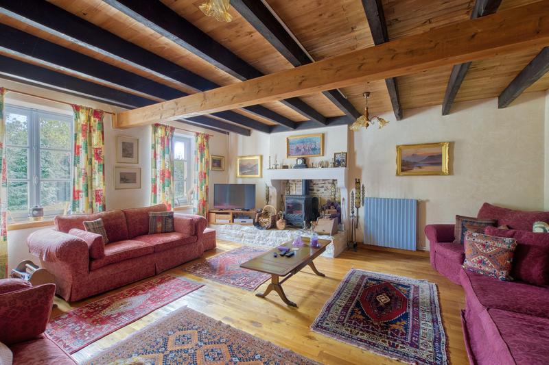 Maison - 230 m² - 13 pièces