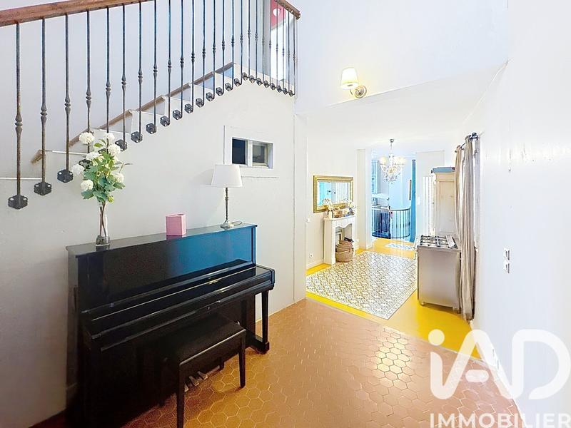 Maison - 220 m² - 5 pièces