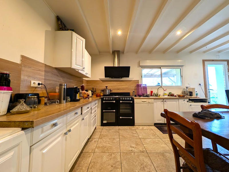 Maison - 180 m² - 9 pièces