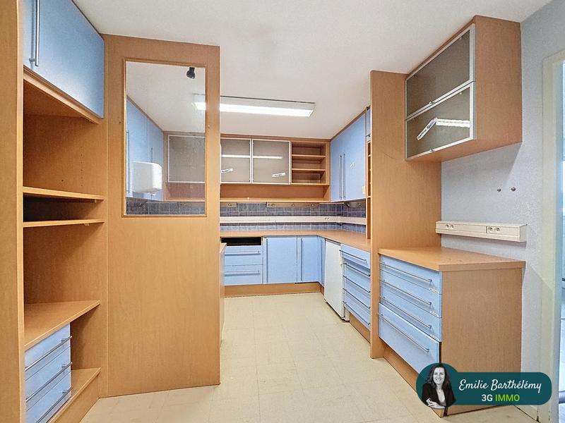 Local commercial - 174 m² - 12 pièces