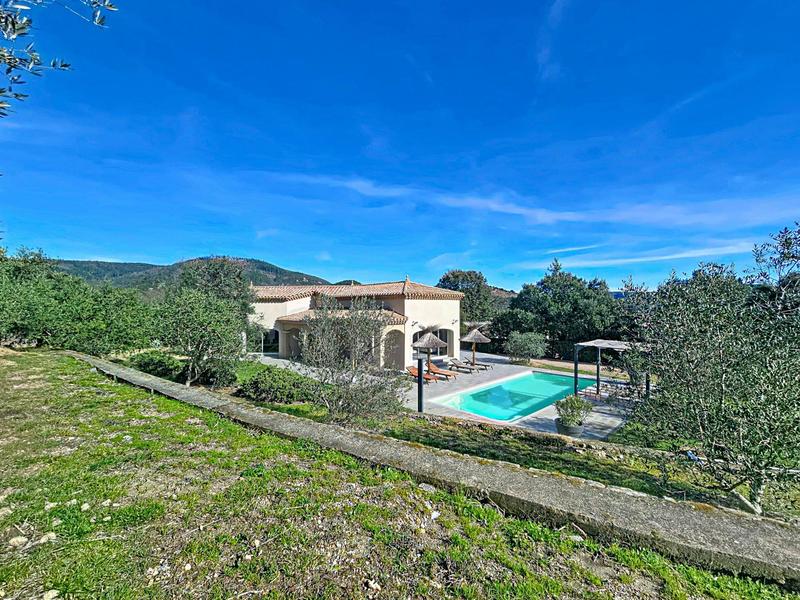 Maison - 236 m² - 6 pièces