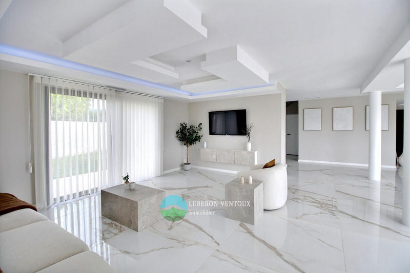 Maison - 246 m² - 8 pièces