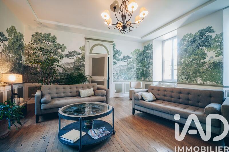 Maison - 328 m² - 12 pièces