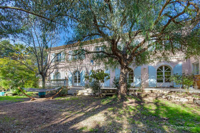 Villa - 273 m² - 8 pièces