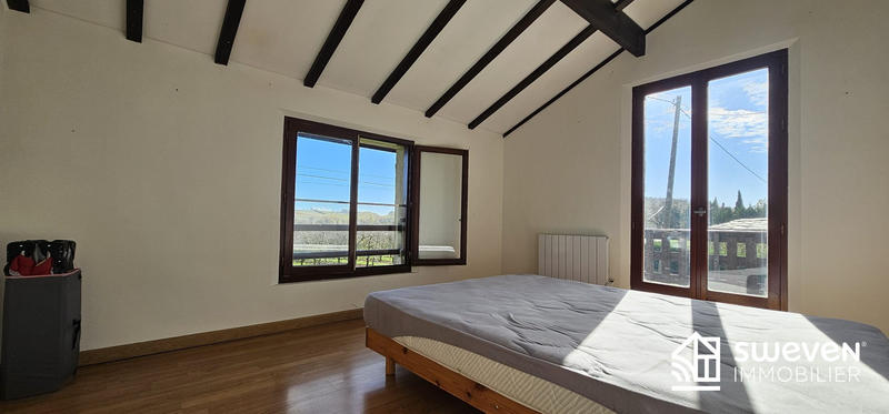 Maison - 360 m² - 18 pièces