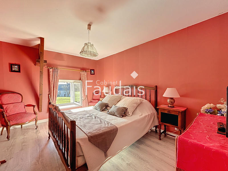 Maison - 267 m² - 11 pièces