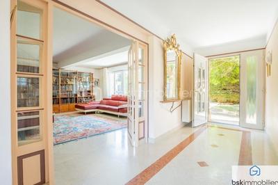 Maison - 320 m² - 10 pièces