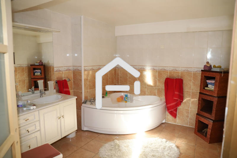 Demeure - 295 m² - 9 pièces