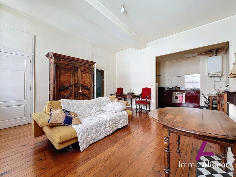 Appartement - 99 m² - 5 pièces