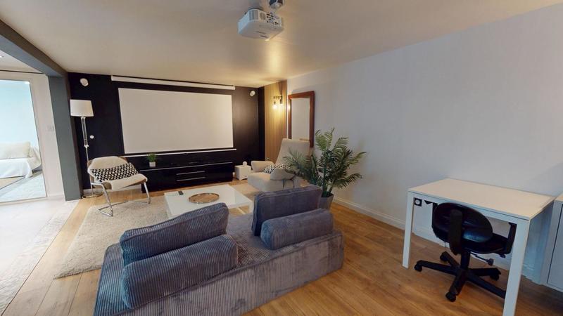 Maison - 202 m² - 7 pièces