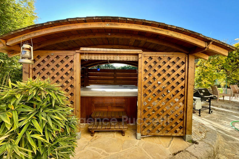 Maison - 203 m² - 7 pièces