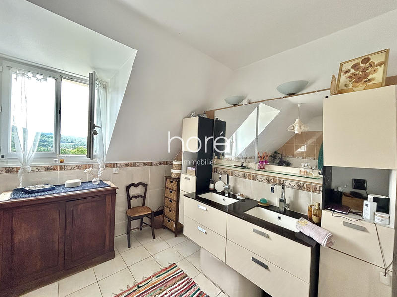 Villa - 275 m² - 9 pièces