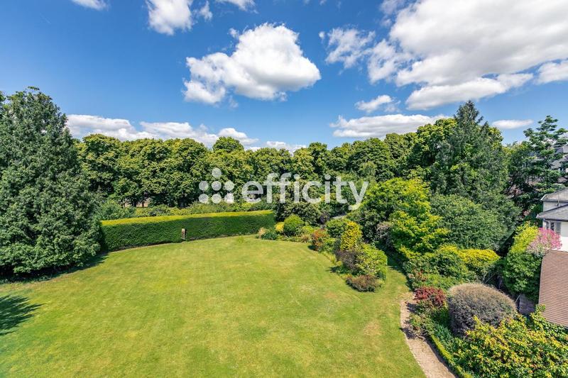 Maison - 463 m² - 12 pièces