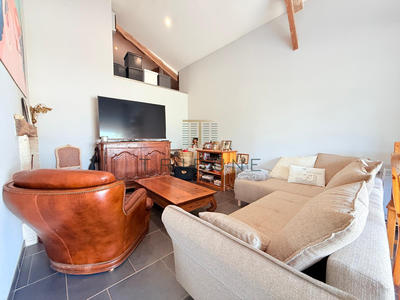 Maison - 235 m² - 8 pièces