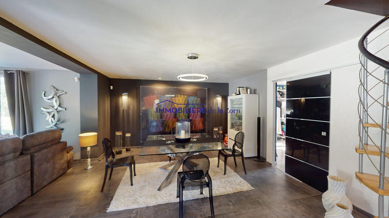 Maison - 199 m² - 6 pièces