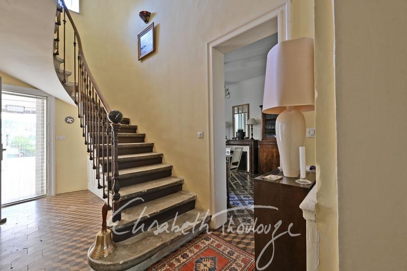 Maison - 330 m² - 12 pièces