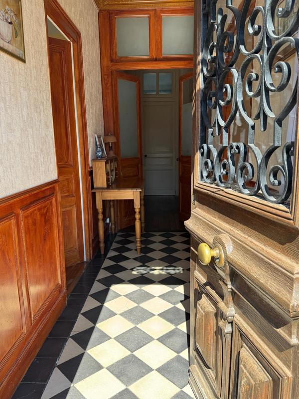 Maison - 203 m² - 9 pièces