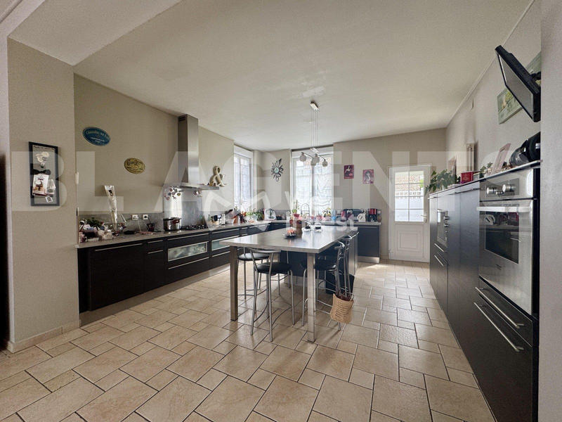 Maison - 192 m² - 5 pièces