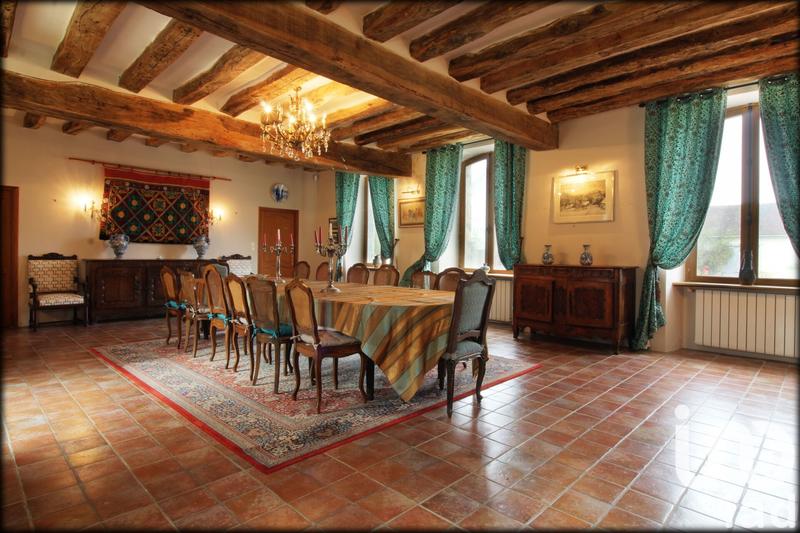 Maison - 1 500 m² - 25 pièces