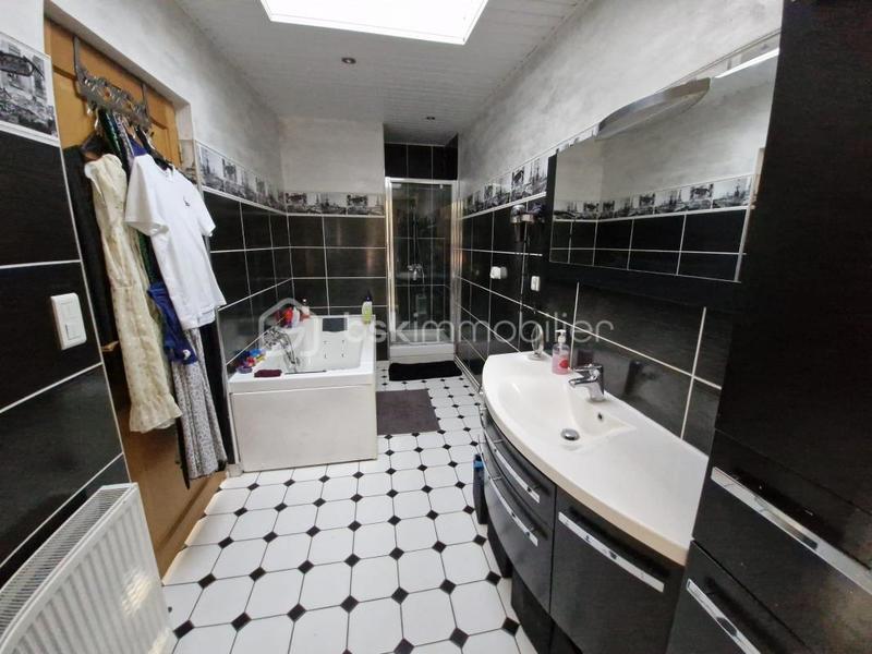 Maison - 185 m² - 9 pièces