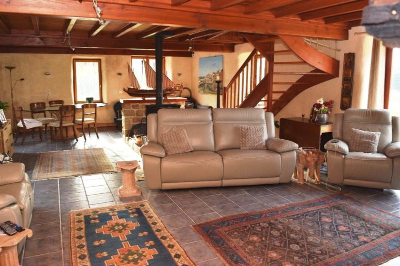 Maison - 245 m² - 10 pièces