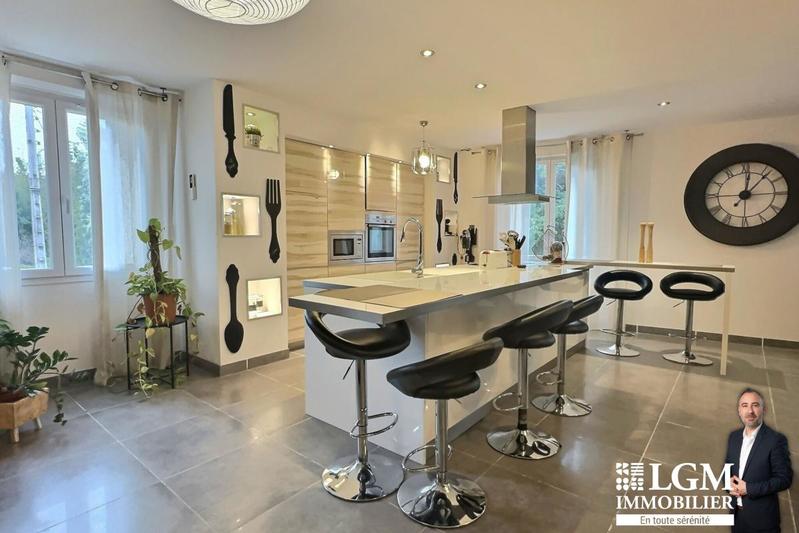 Immeuble - 253 m² - 8 pièces