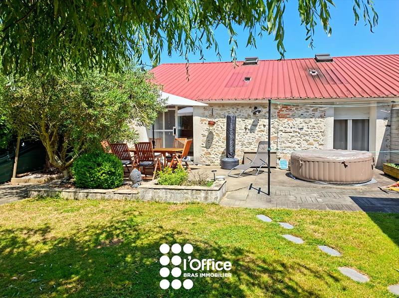 Maison - 299 m² - 11 pièces