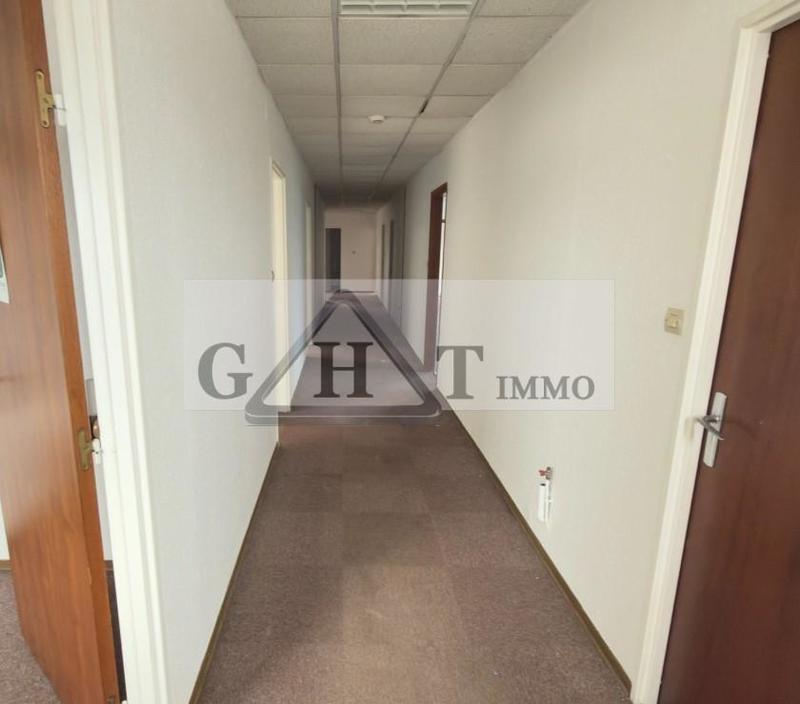 Entrepôt - 1 965 m²