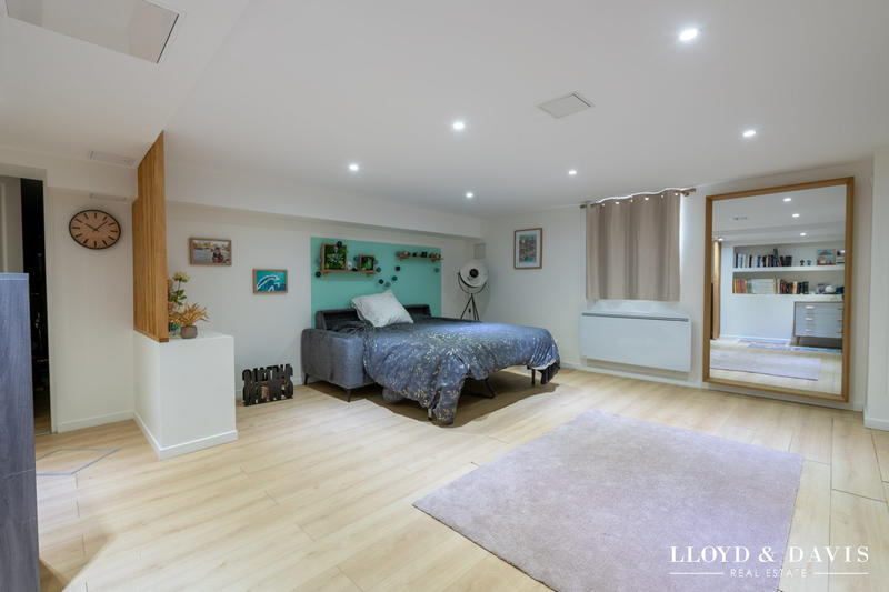 Maison - 195 m² - 7 pièces