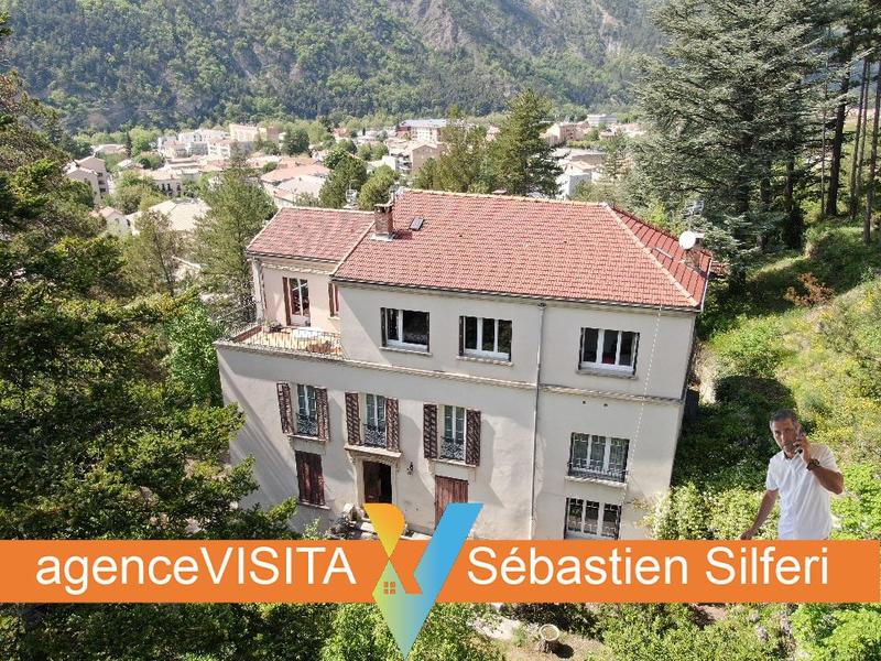 Maison - 427 m² - 17 pièces