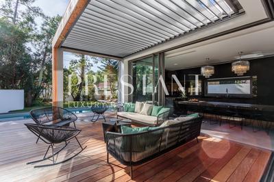 Maison - 265 m² - 9 pièces