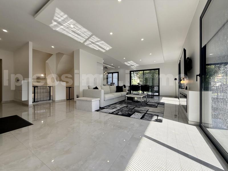 Villa - 190 m² - 6 pièces