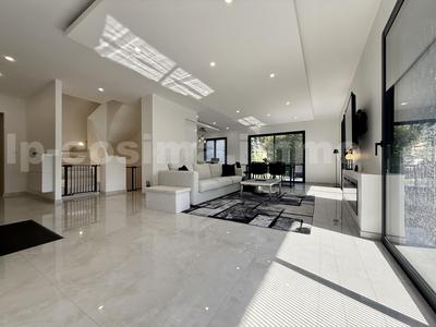 Villa - 190 m² - 6 pièces