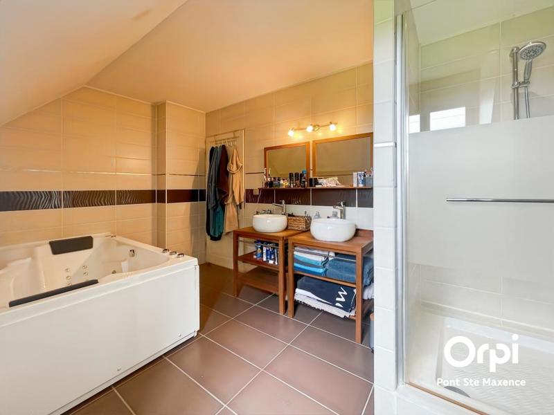 Maison - 186 m² - 6 pièces