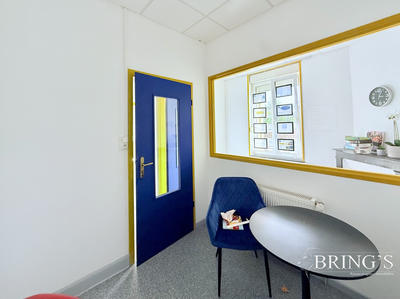 Local commercial - 100 m² - 4 pièces