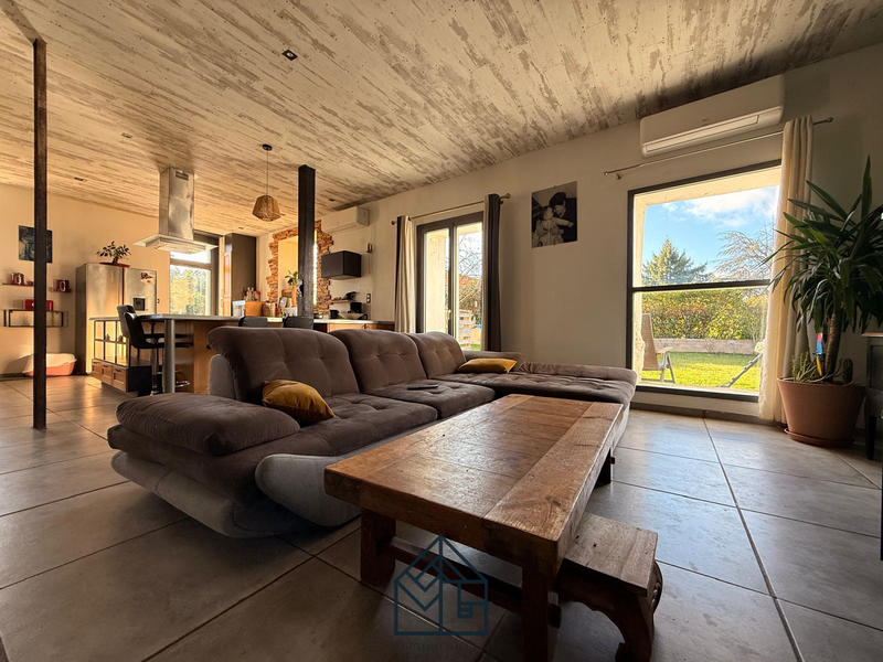 Maison - 242 m² - 7 pièces