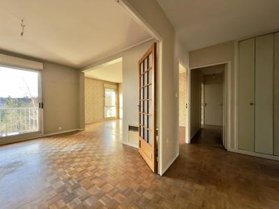 Appartement ancien - 92 m² - 4 pièces