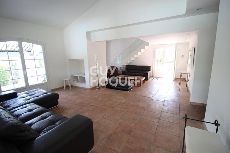 Maison - 200 m² - 6 pièces