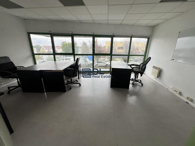 Entrepôt - 1 668 m²