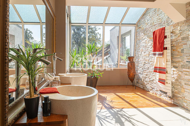 Maison - 550 m² - 9 pièces