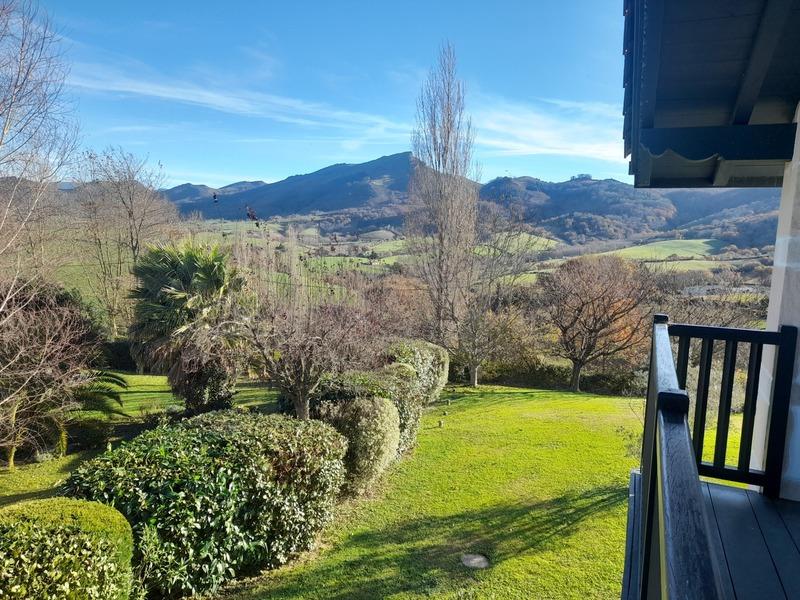 Maison - 240 m² - 9 pièces