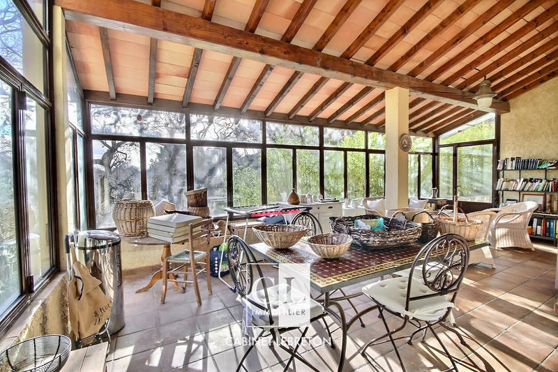 Villa - 419 m² - 6 pièces