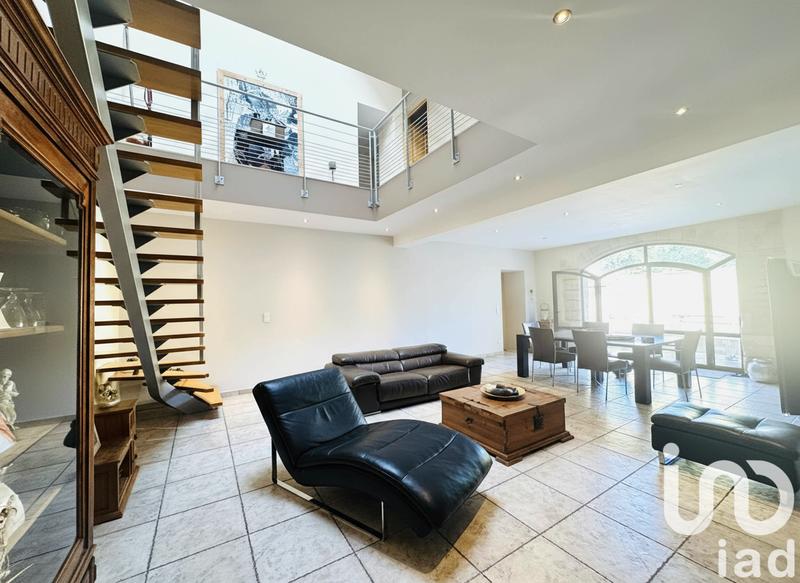 Maison - 222 m² - 7 pièces