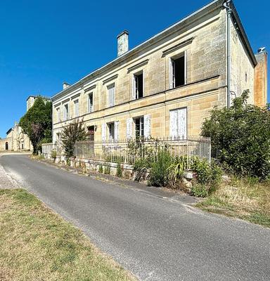 Maison - 316 m² - 10 pièces